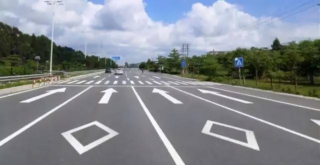 4.减速让行线