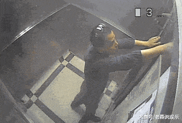 搞笑GIF: 这操作别人也是学不来