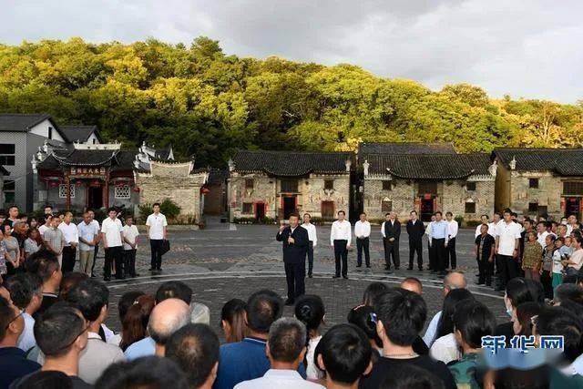 1934年11月,红军长征途经沙洲村,3名女红军借宿在村民徐解秀家,看到