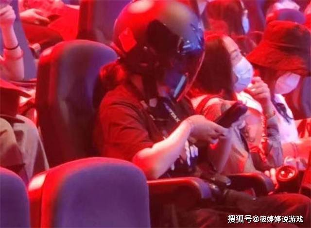 何时向小天道歉粉丝一句话被fpx老板踢出群戴头盔观赛遭爆破