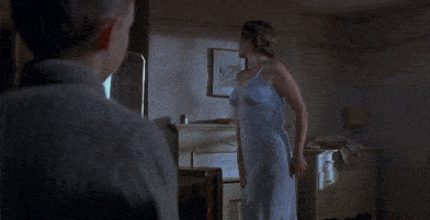 父亲出轨,母亲和他在家里大吵一架.