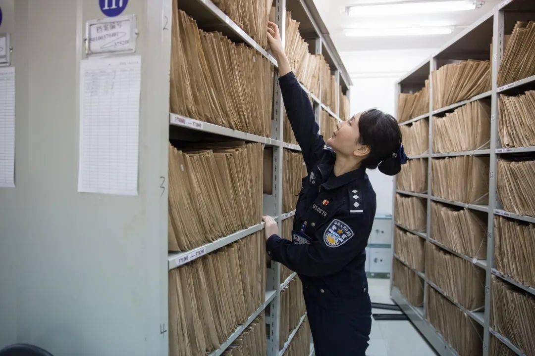 止步南宁市公安局交警支队车管所民警蒋燕是车管所机动车档案室的民警