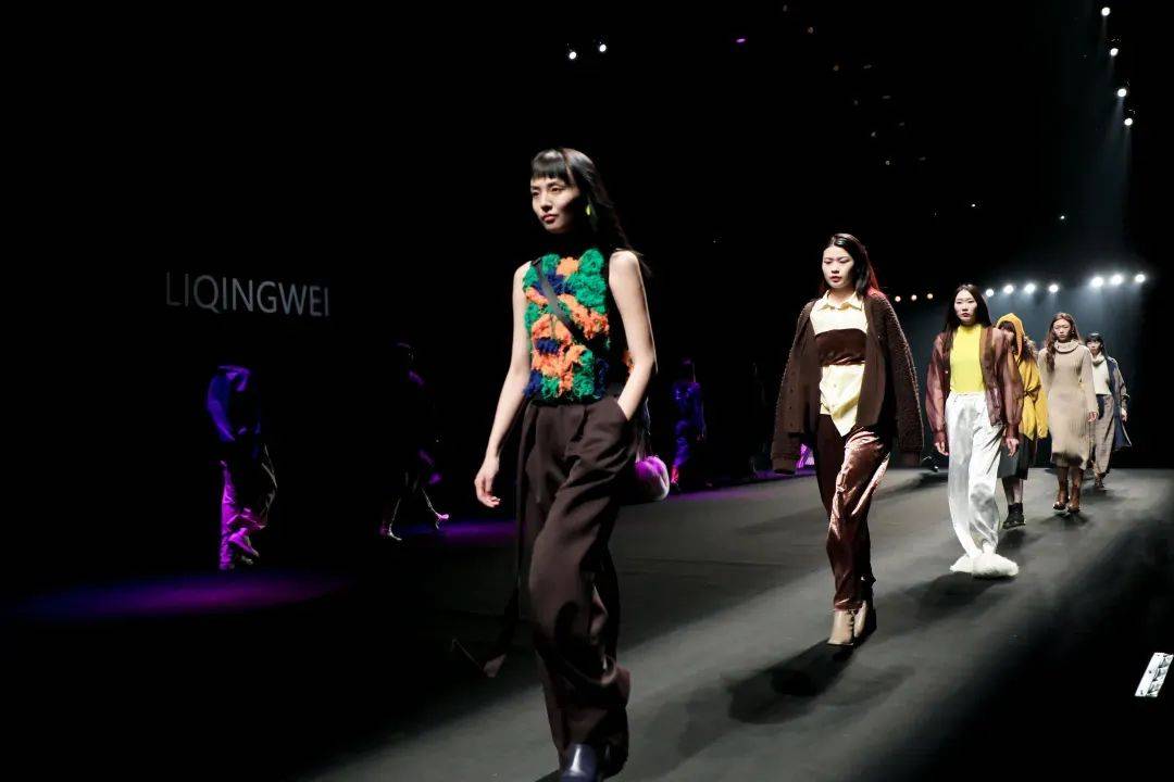 模特走秀大全视频下载 cba09a5db9a9408cb0a02e62f5b62611.jpeg