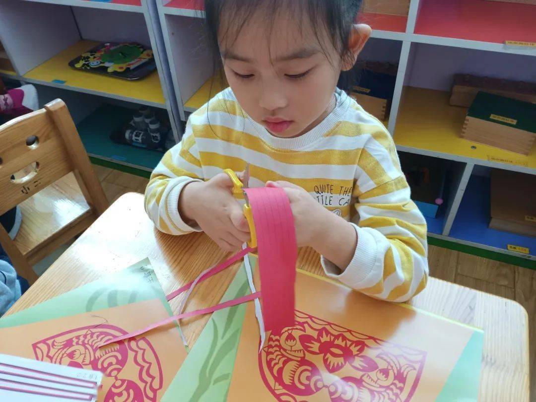 幼儿写意剪纸剪出聪明的小脑瓜