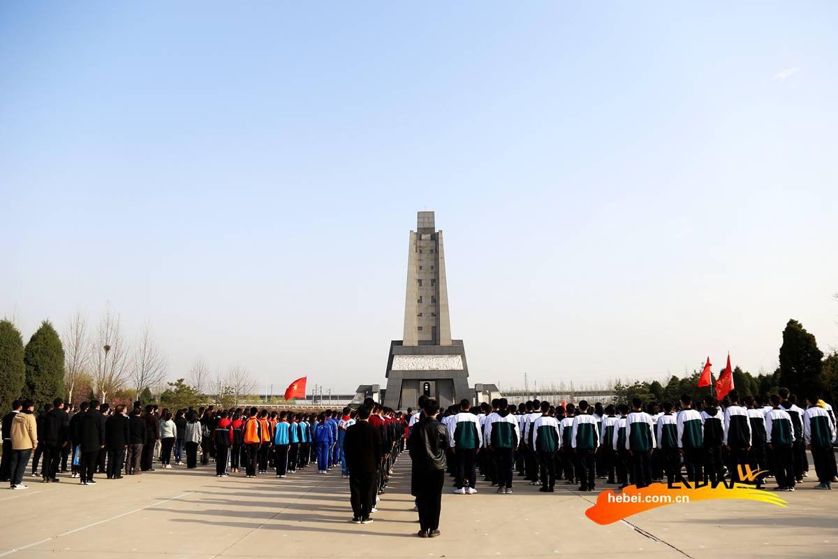 高清组图|河北肃宁:清明祭英烈 师生立壮志_烈士陵园