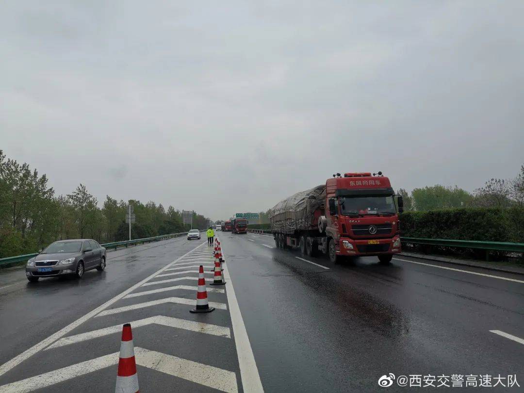 "西汉高速因交通事故大堵车,部分收费站入口暂时封闭