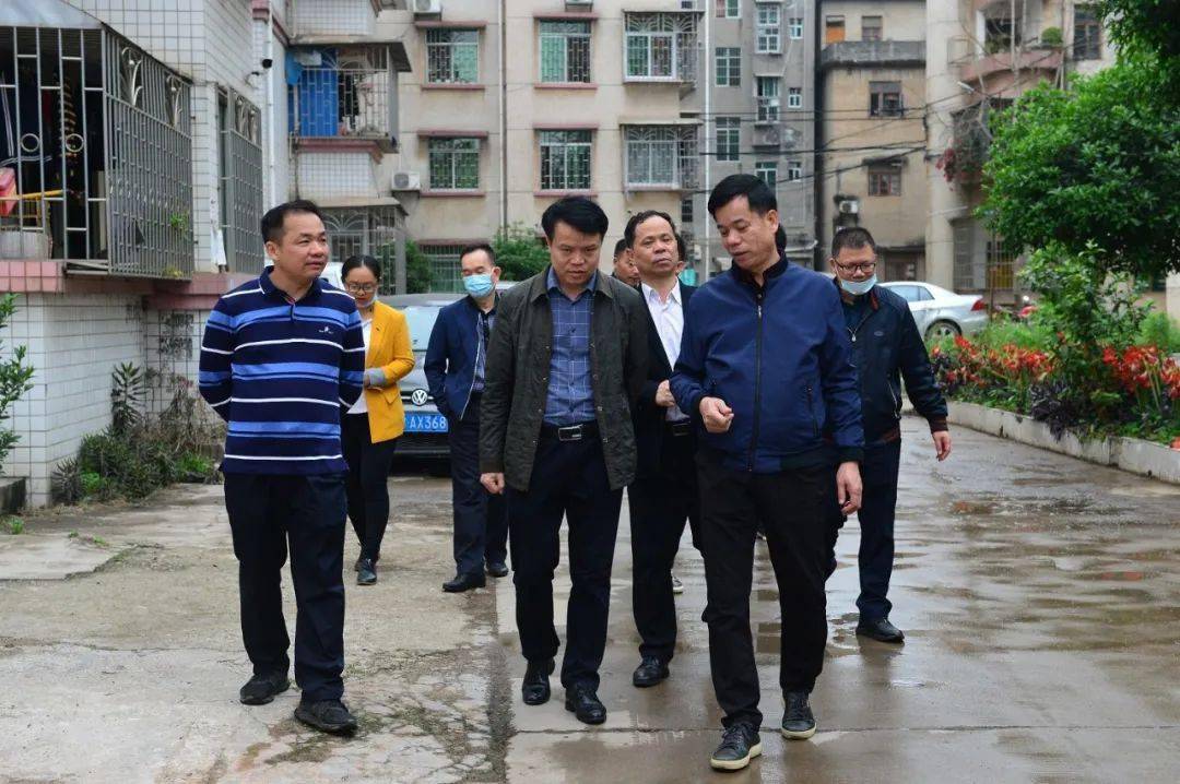 柳东新区二级点位长,管委会主任何培俊调研雒容社区创城工作