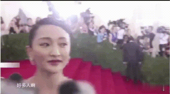 现在的她,周迅鼻子上贴着创可贴就来录节目了.