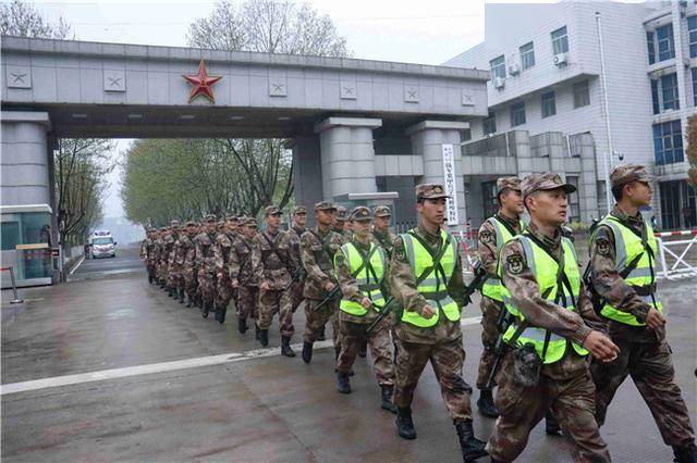陆军装甲兵学院蚌埠校区某大队组织清明节祭奠活动