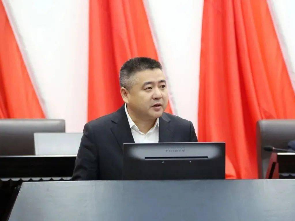 市教育局副局长张维凯作会议发言