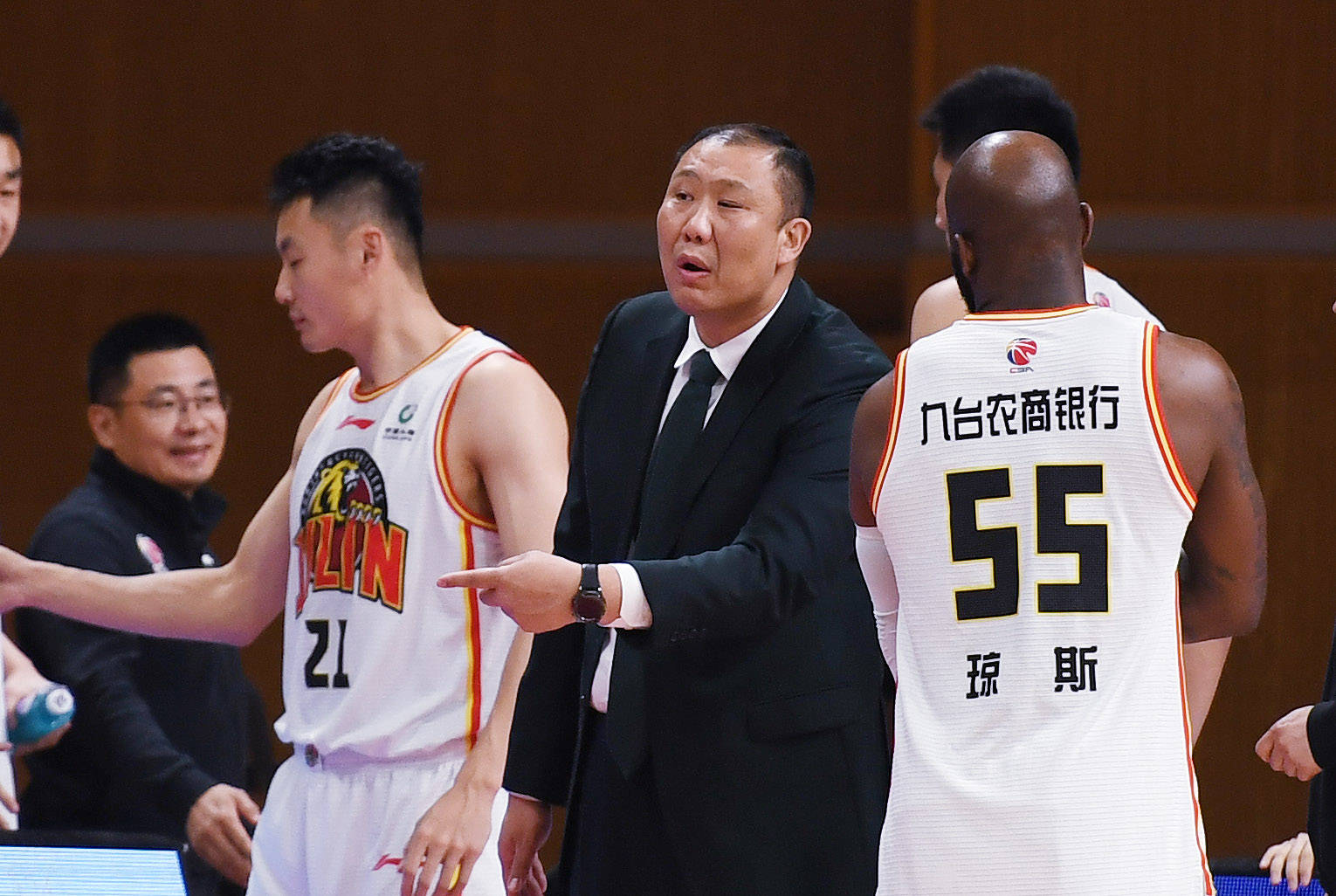 篮球cba第四阶段吉林九台农商银行对阵青岛每日优鲜