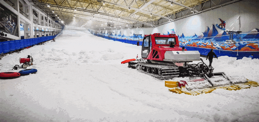 冰雪世界 同步开业 乔波冰雪世界是一家可以提供四季滑雪的室内滑雪馆