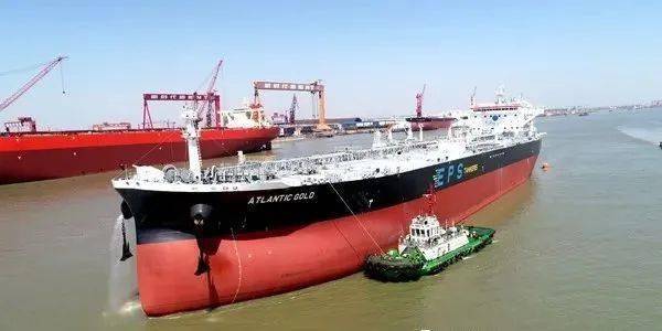 新时代造船为新加坡船东建造的110000吨油船完工交付