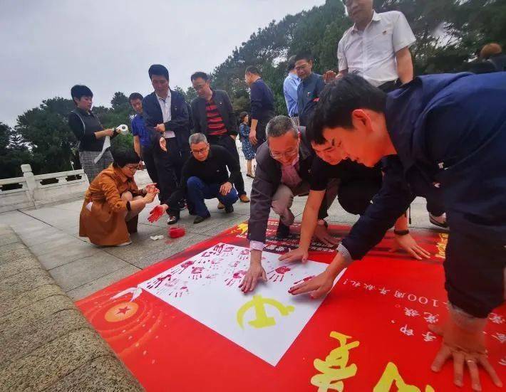 祭奠英雄烈士学习党的历史共绘红色党旗礼赞建党百年