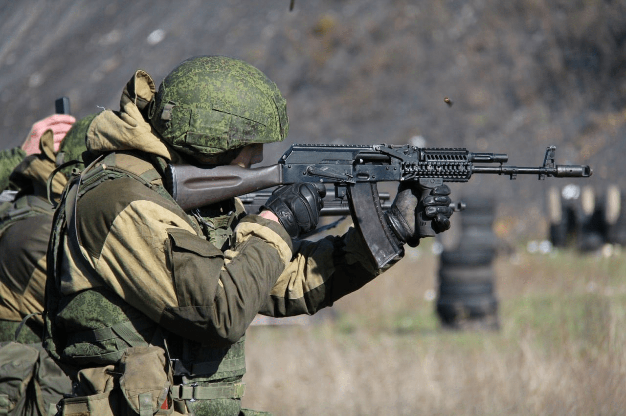郭卡 6b47盔 6b45防弹衣 ak-74,一套典型的顿涅茨克战斗兵造型