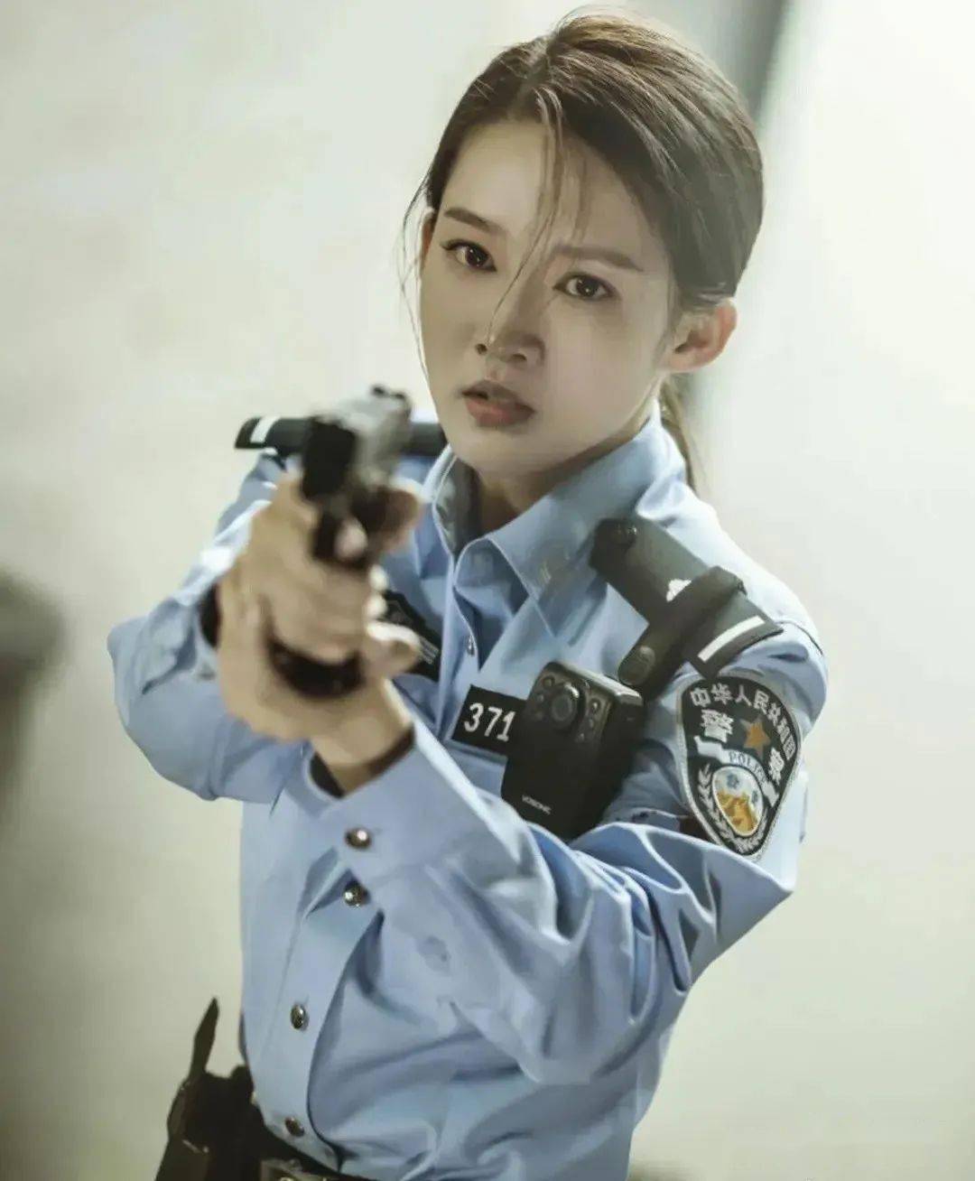 那些穿警服的女星
