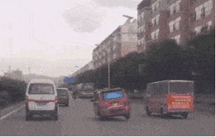 搞笑动态趣图gif:妖娆的舞姿 爆竹是来搞笑的