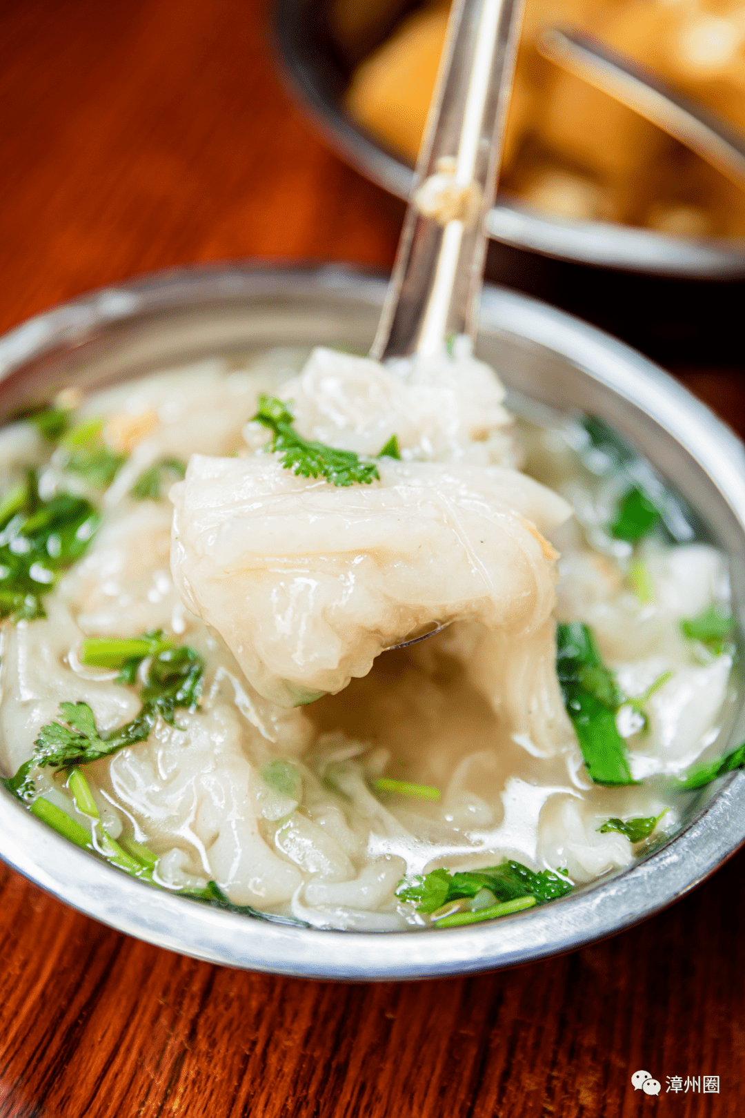 在漳州吃锅边糊,必不可少的就是卤料,40多年的老味道不是吹