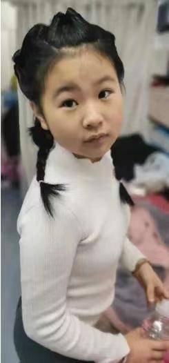吉林市女孩叫王智尧,于4月10日(从家万达江边)19时40分左右在雾松桥