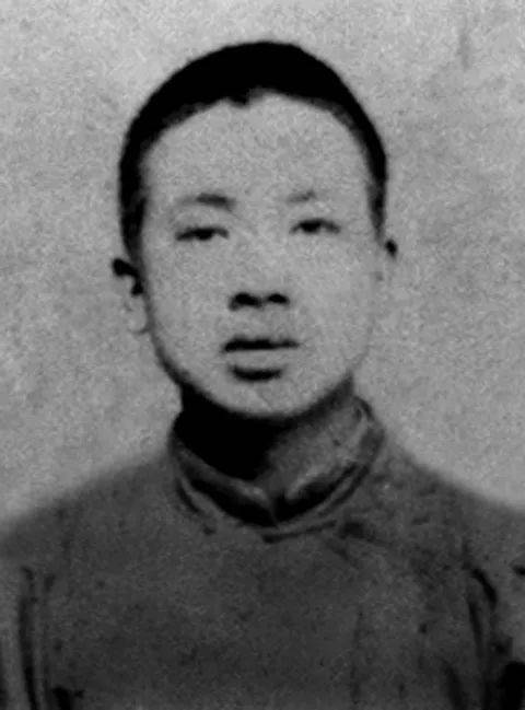 1927年秋,孙绍麟从黄埔军校武汉分校毕业,受党组织