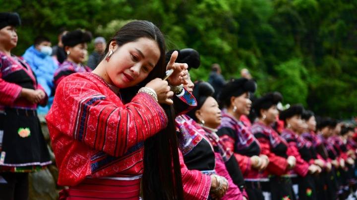 广西龙胜举办瑶族"长发节"