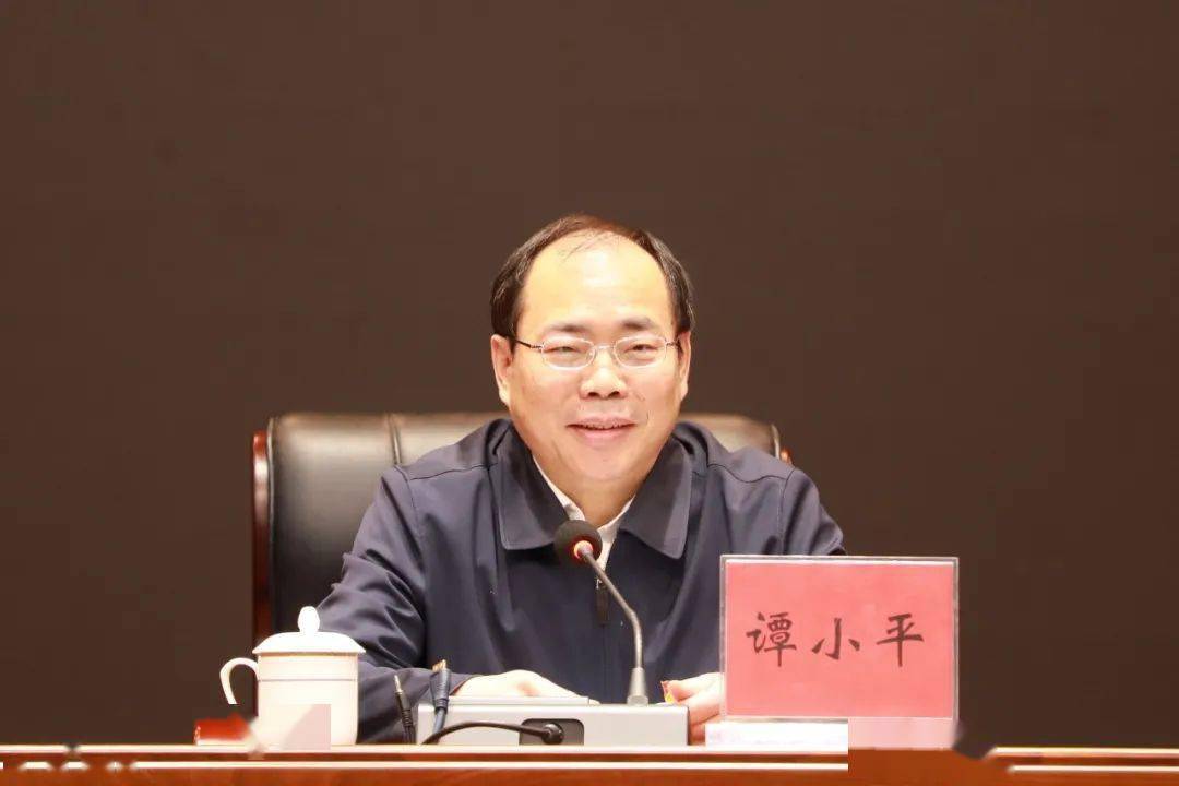 要闻聚谭小平到长沙经理进修学院青商培训班授课