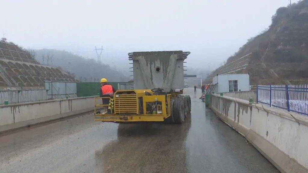 【项目建设镜追踪】 灵华高速抢抓工时 助力彭大高速顺利通车