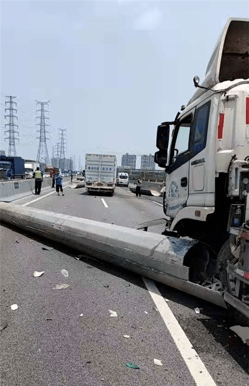 2死3伤!g1508广州绕城高速伦教往勒流路段发生交通事故