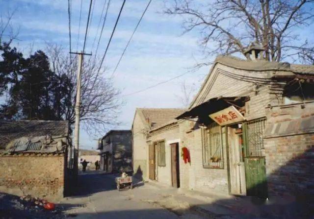小鲁谷位于原黄庄村西大慈寺北,鲁谷村南,与原鲁谷村比邻,东南面是