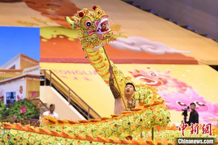 重庆铜梁:2021年中华龙狮大赛上演"舞龙争霸"