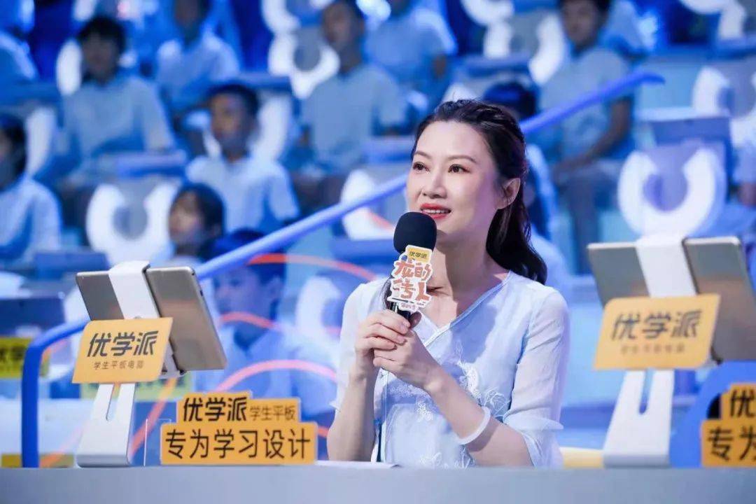 杨雨老师在《中国诗词大会》录制现场杨雨老师是作为《中国诗词大会》