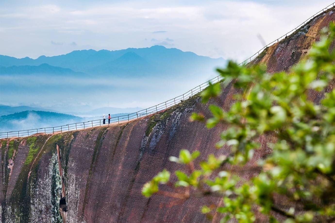 郴州高椅岭,行走在悬崖峭壁之巅,就像走在龙脊背上一般惊险