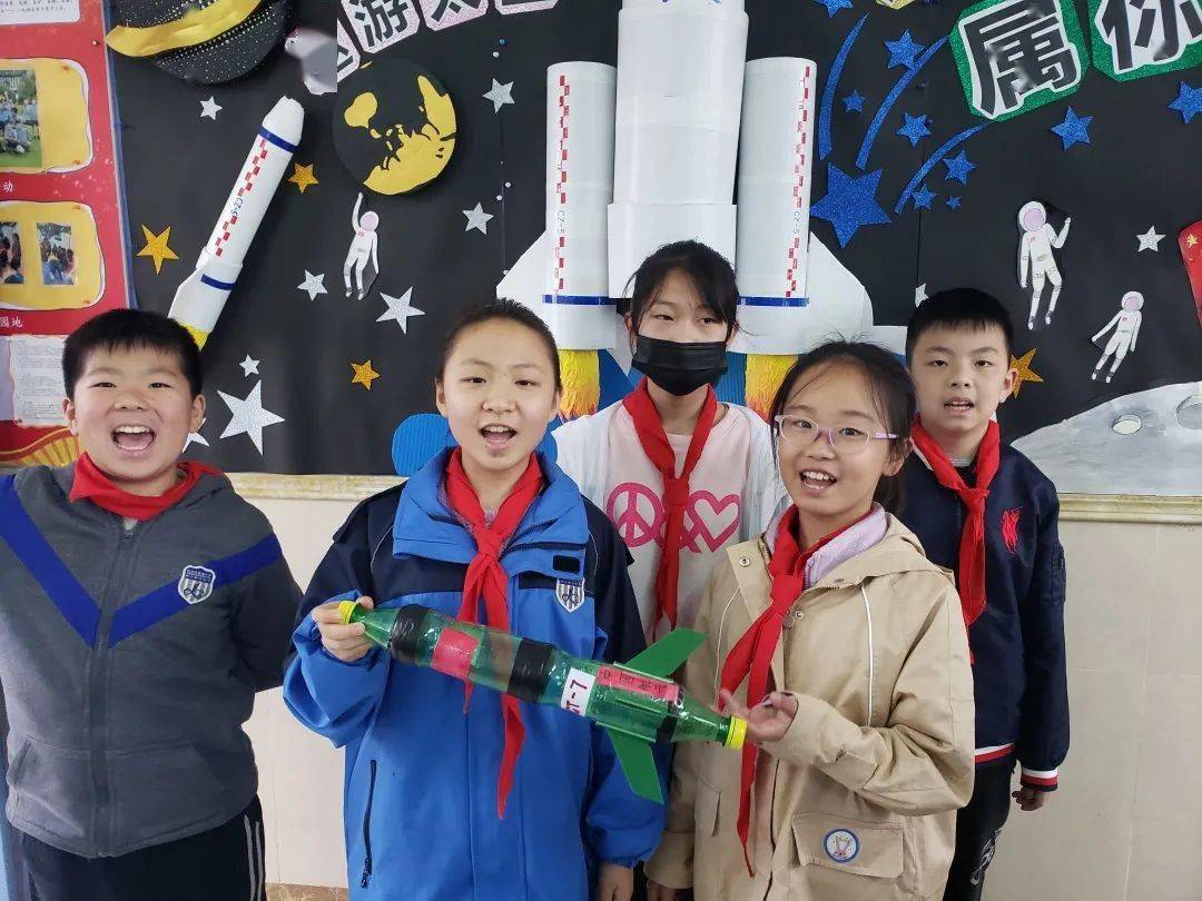 孩子们制作水火箭作品