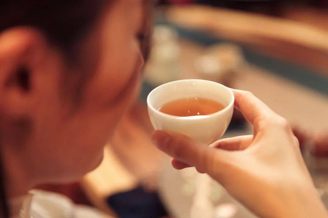 茶的淡泊,不只体现在意境中,也体现在生活里.