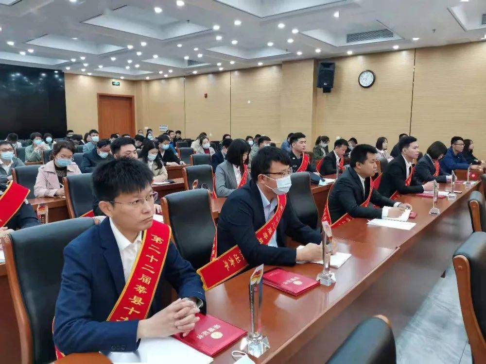 第二十二届莘县"十大杰出青年"表扬大会举行_谢艳丽