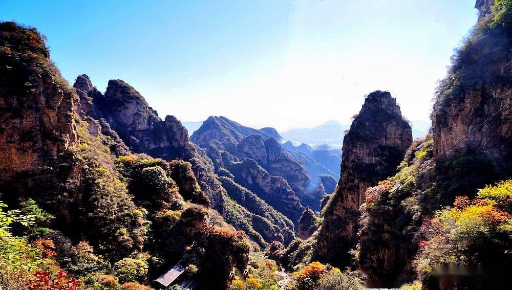 魏魏狼牙山狼峰竞秀