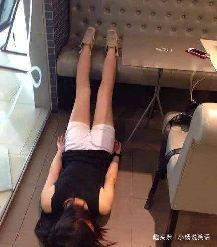 搞笑GIF:原以为是个小姐姐