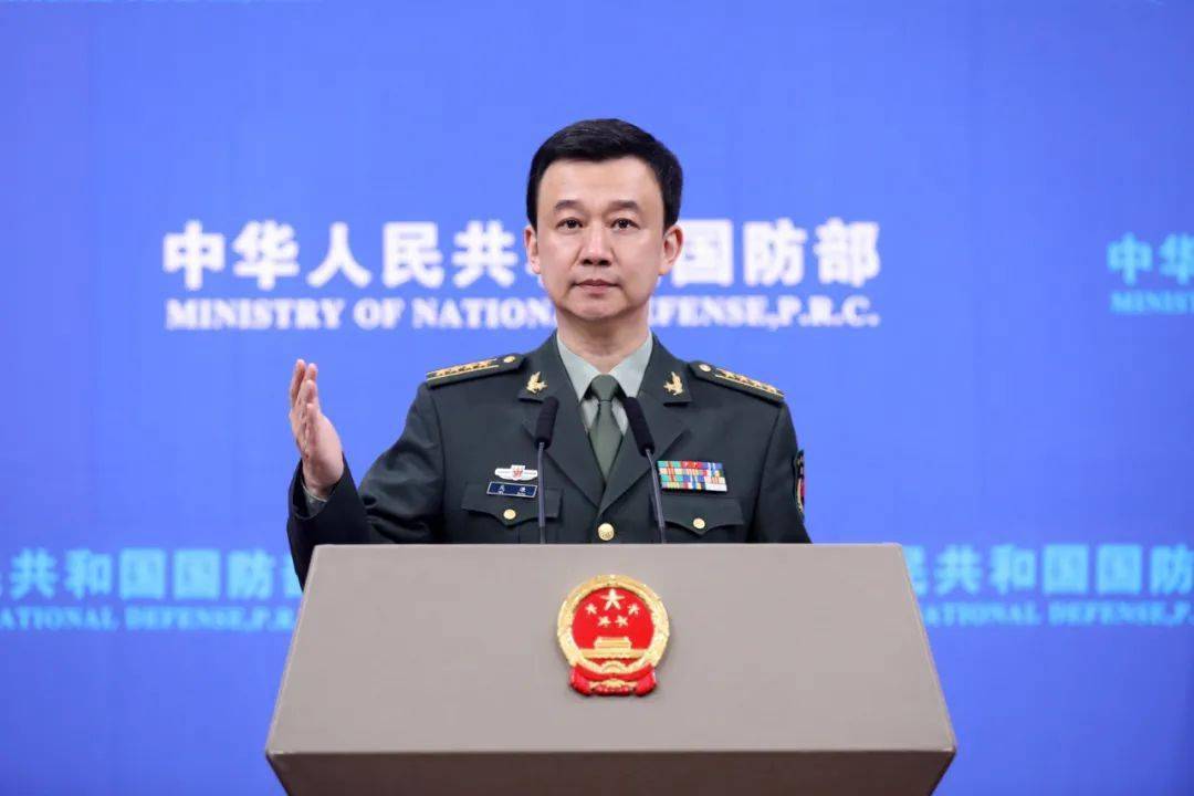国防部举行例行记者会,国防部新闻局局长,国防部新闻发言人吴谦大校答