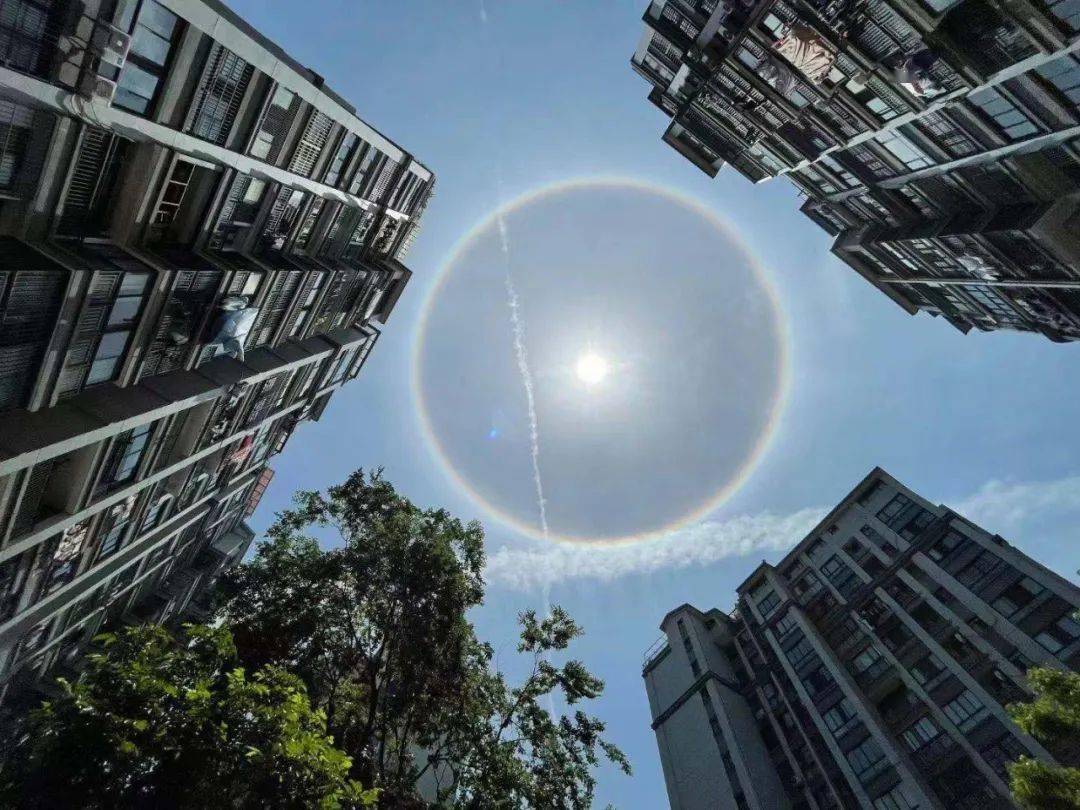 日,月晕的出现, 就意味着风雨天气即将到来.