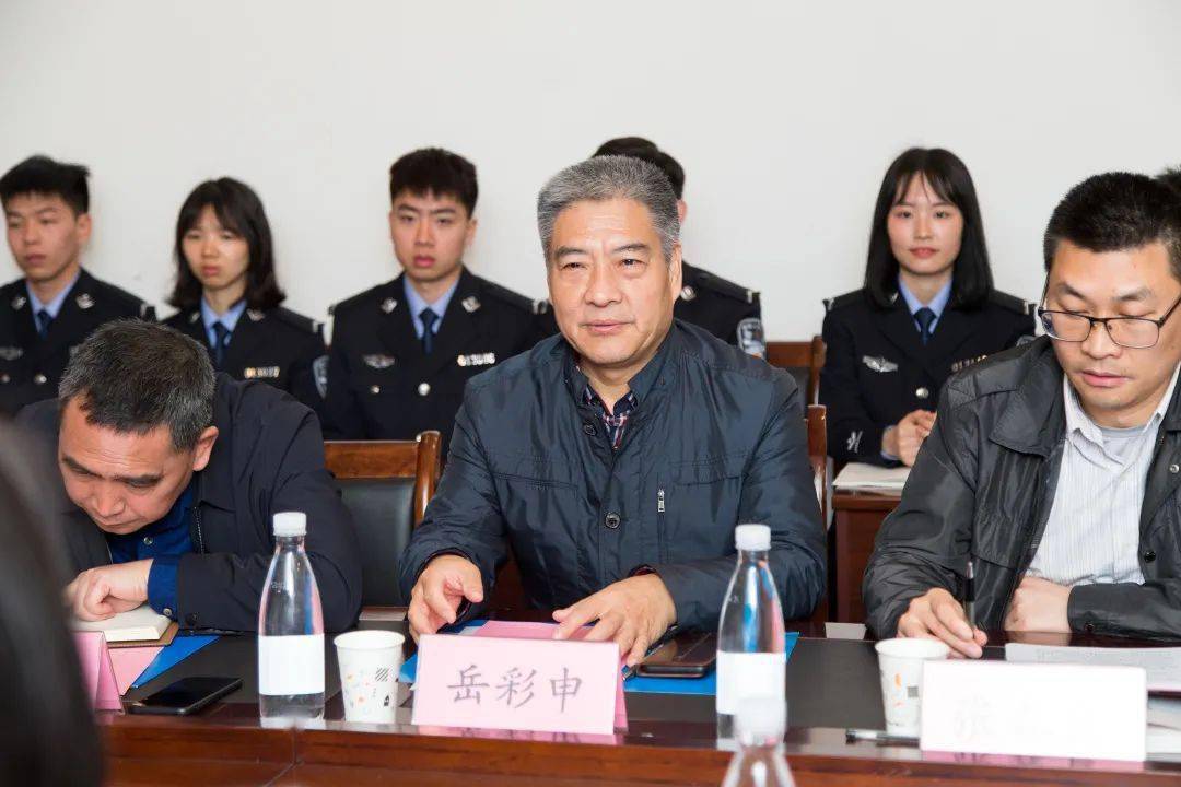 岳彩申副校长对胡宝珍副院长一行6人来校交流座谈表示热烈欢迎.