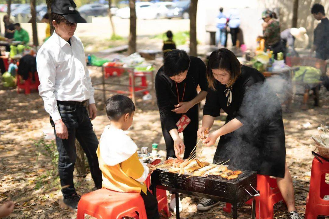 约上三五好友,烧烤野米饭,桃园地锅鸡,农家土灶饭,草地野餐,享受慢