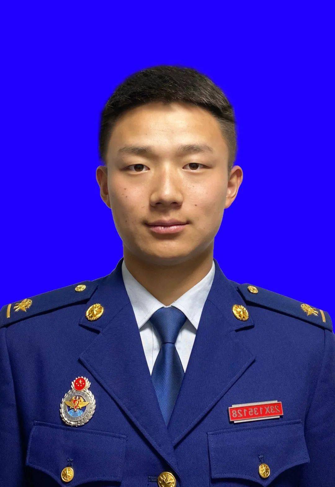 月入伍,现任攀枝花市消防救援支队公园路特勤站抢险班班长,四级消防士