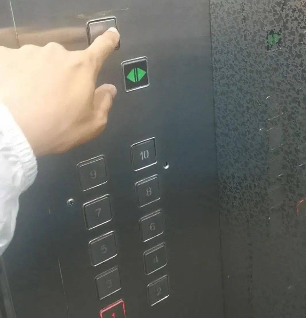 福州男孩电梯坠亡事件:物业赔偿,整改并道歉!