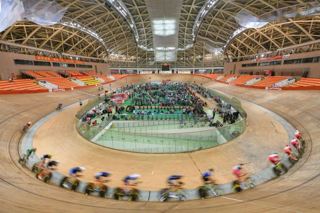 2021年全国场地自行车锦标赛在广州大学城体育中心自行车馆开赛