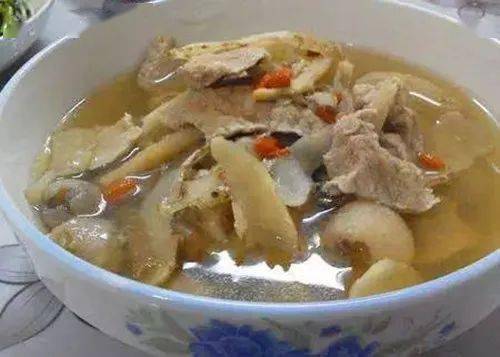 做法:猪瘦肉100-150克切片,党参,玉竹,牛大力各15-30克洗净切片共煮汤