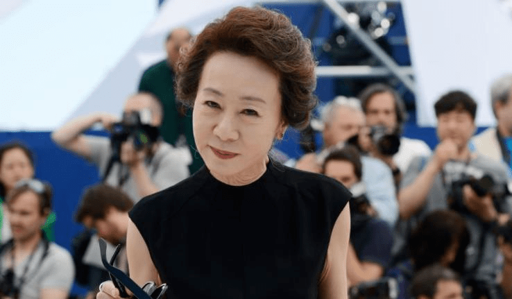 74岁拿下影后,她说:那些说我不行的人,都死了!_尹汝贞
