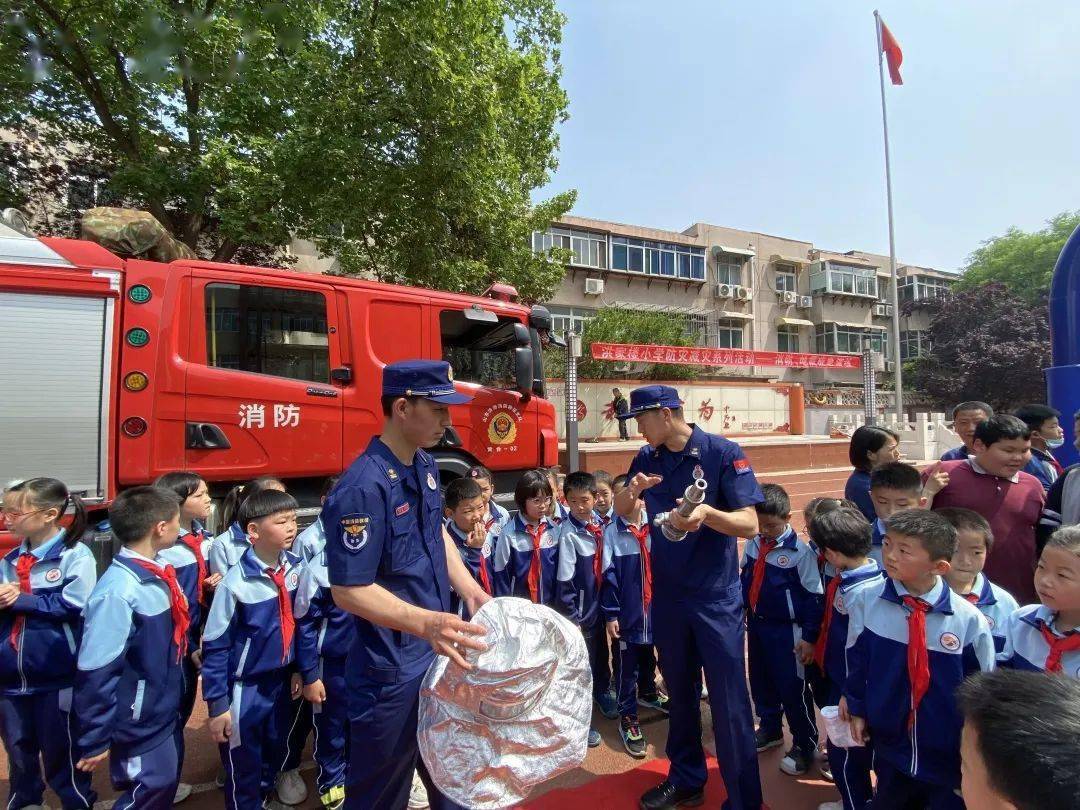 宣传512防灾减灾日消防安全进校园筑牢安全防火墙