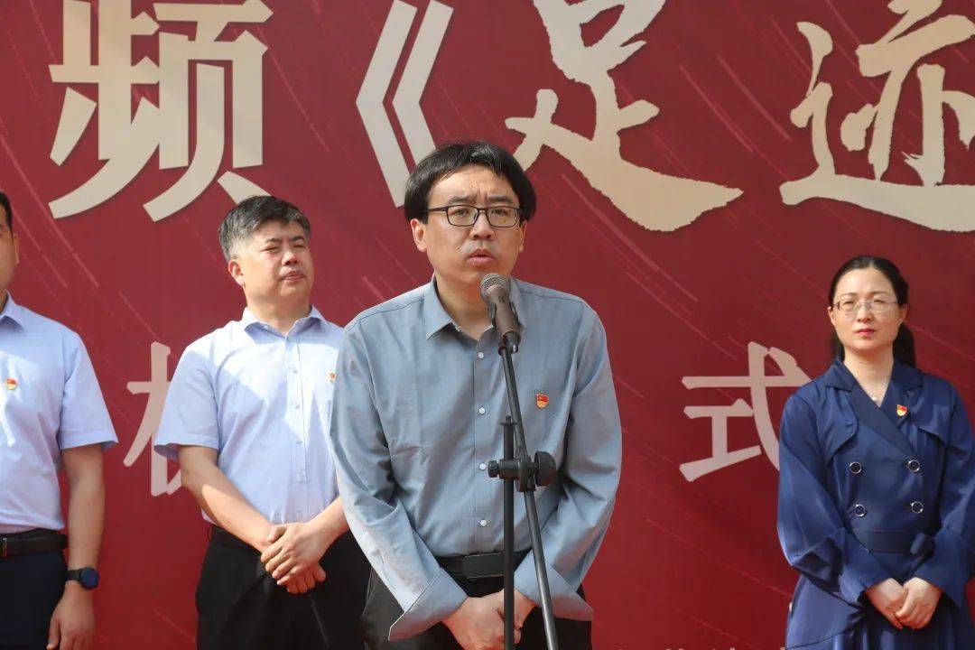 仪式结束后,李传涛一行同县委组织部,汶上街道相关工作人员进行座谈