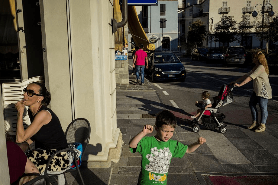 复杂构图,摄影大师alex webb (点击链接直接查看↓↓↓) 光与影的街头