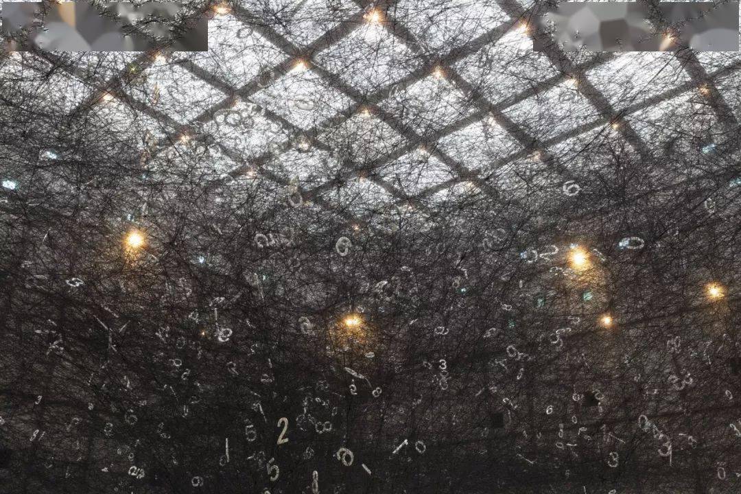 日本装置艺术家chiharu shiota | 线的沉迷_作品
